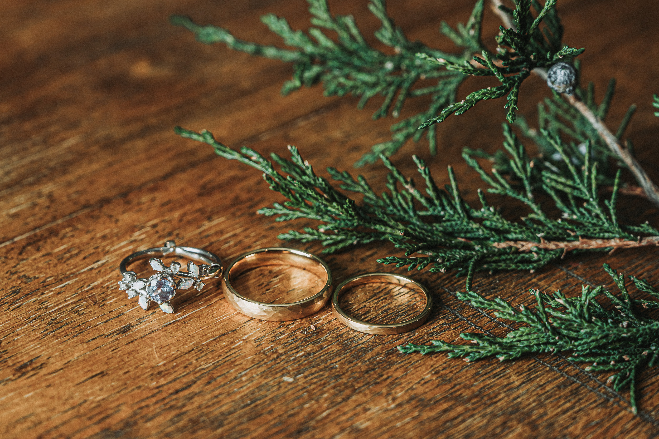 evergreen wedding with juniper greenery